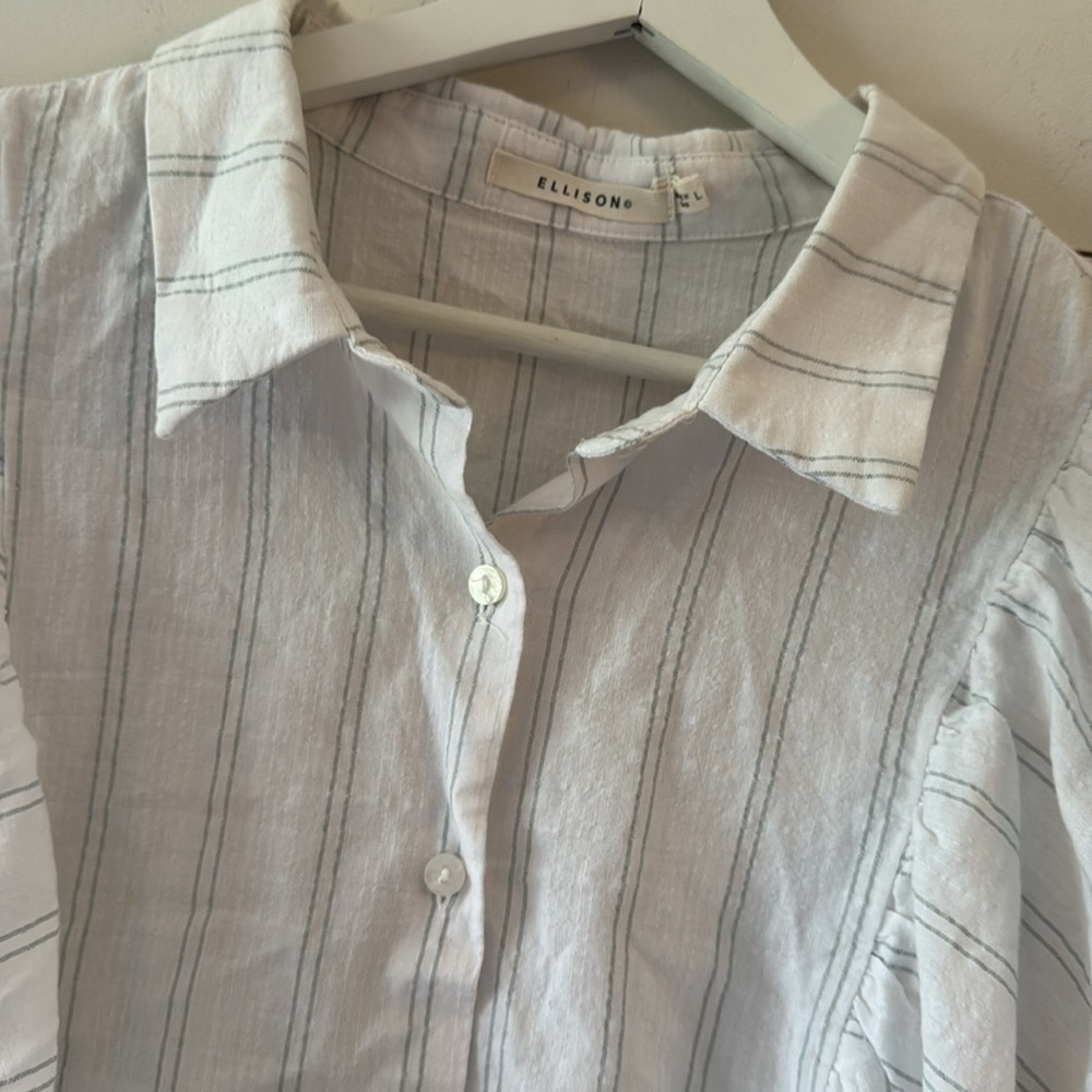 Ellison Ruffle Sleeve Button Up Blouse Size Large - Picture 4 of 6